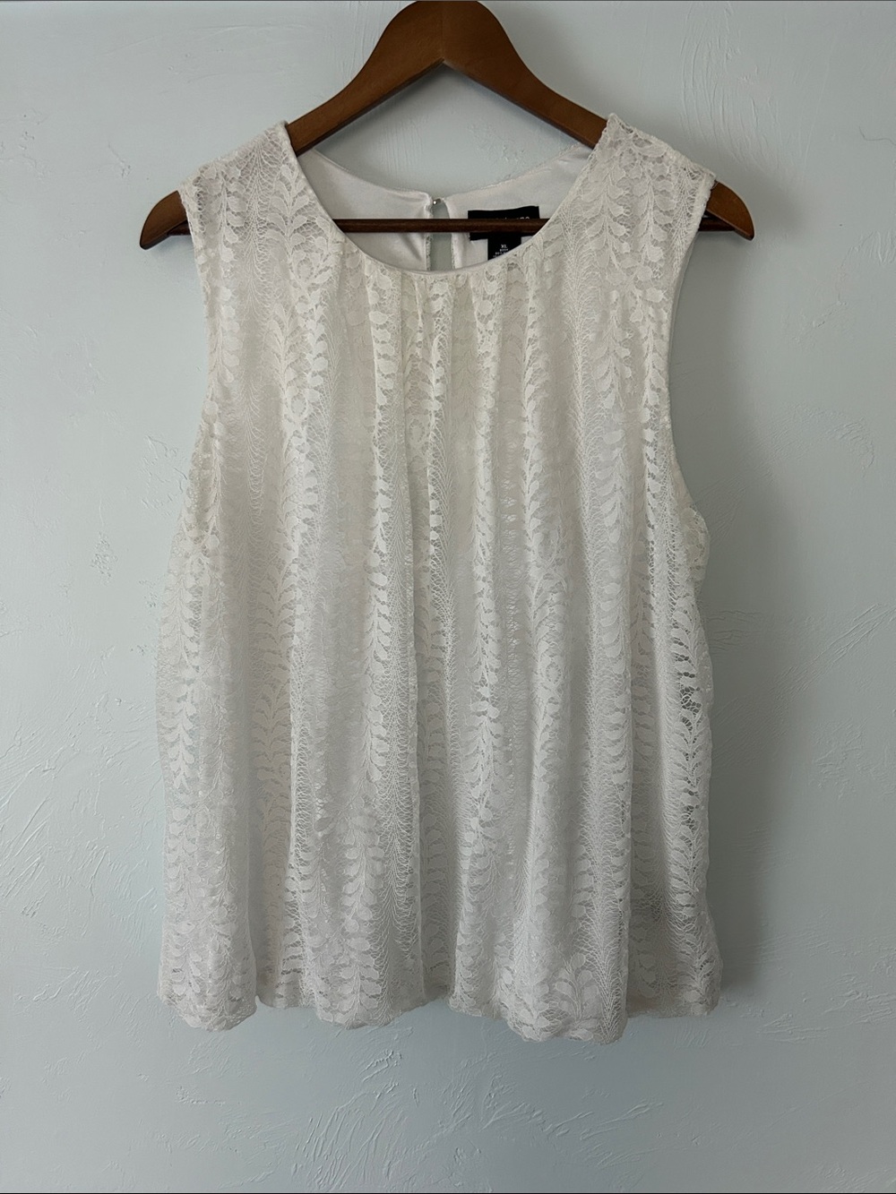 Liz Claiborne White Lace Sleeveless Blouse